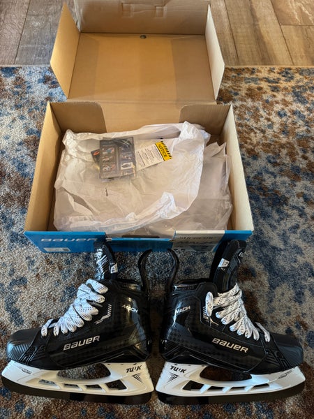 (NEW) Bauer Supreme Mach Hockey Skates Regular Width 9.5 (New)