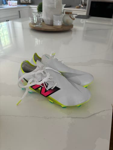 White Unisex Size M 7.0 (W 8.0) New Balance Furon V7 Cleats (New)