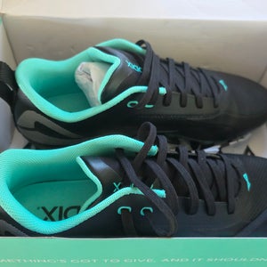 Unisex Size M 10.5 (W 11.5) Low Top Turf Cleats (Used)