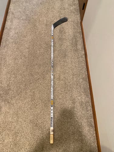 Easton OG Synergy RH Sakic 100 Flex