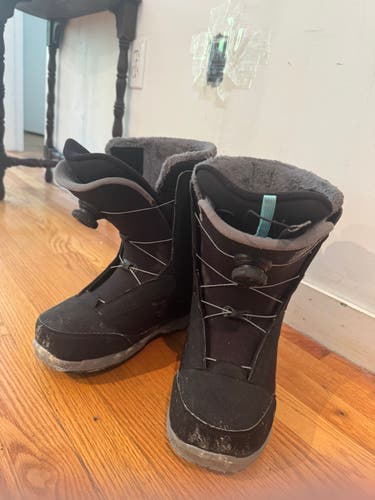 Men's Size M 10.5 (W 11.5) K2 Raider Snowboard Boots Medium Flex (Used)