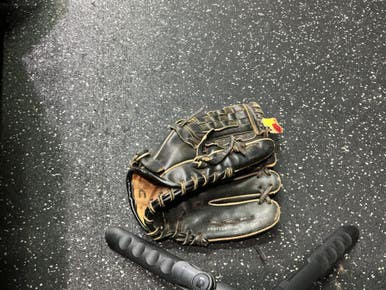 Used Mizuno Mz107 Bb Sb Glove Rh Throw Black 10" 10743-s000452522