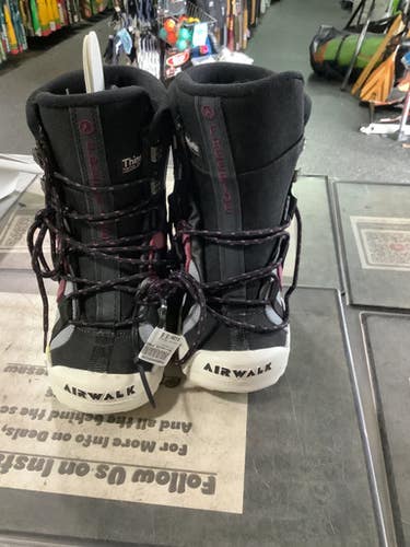 Used Airwalk Freeride Womens Snowboard Boots Black Senior 6 10743-s000450339