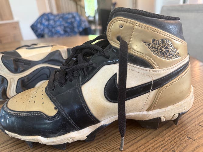 Gold Kid's 5.5Y (Big Kids / Youth) Youth Air Jordan High Top Molded Cleats (Used)