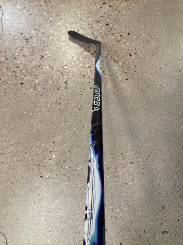 Intermediate Bauer Vapor Flylite Hockey Stick Left Hand P92 55 Flex (Used)