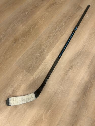 Senior Bauer Nexus 4000 Right Handed Hockey Stick P88 87 Flex (Used)