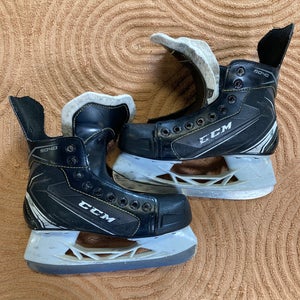 Junior CCM Tacks 9040 Hockey Skates Regular Width Size 3 (Used)