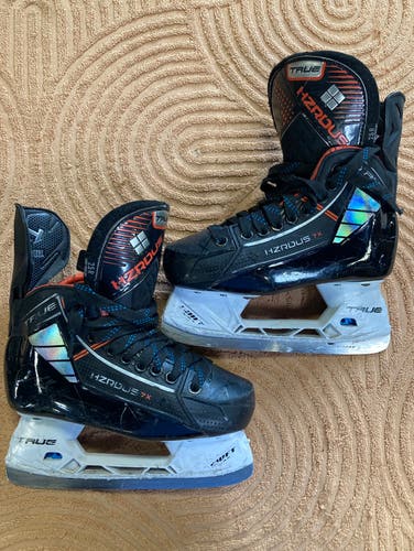 Junior True HZRDUS 7x Hockey Skates Regular Width Size 2.5 (Used)