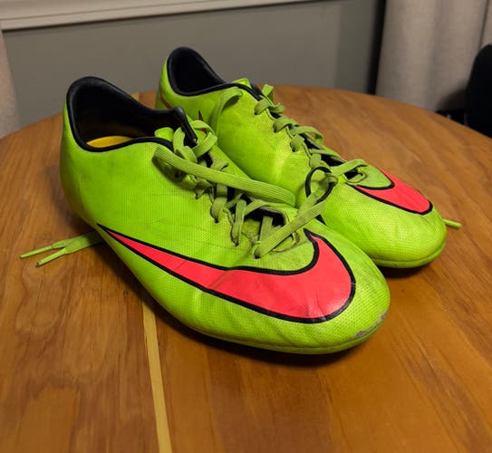 Green Unisex 6Y (Big Kids / Youth) Nike Cleats (Used)