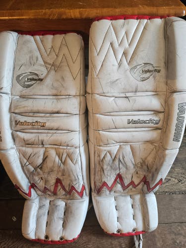 35" Vaughn Velocity 7500 Goalie Leg Pads (Used)