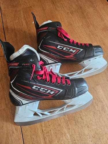 Black CCM JetSpeed FT440 Hockey Skates Regular Width 6 (Used)