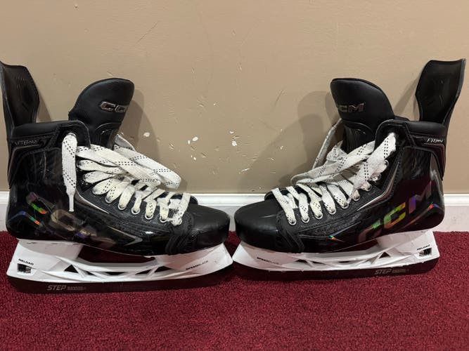 CCM JetSpeed FT8 Pro Hockey Skates Regular Width Pro Stock 10.75 Item#LH1075X