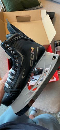 Black 2026 CCM JetSpeed FT8 Pro Hockey Skates Regular Width Pro Stock 9.5 (New)
