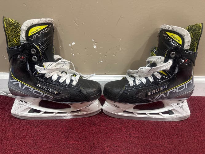 Bauer Vapor 3X Hockey Skates Size 3.5 Item#TD3X