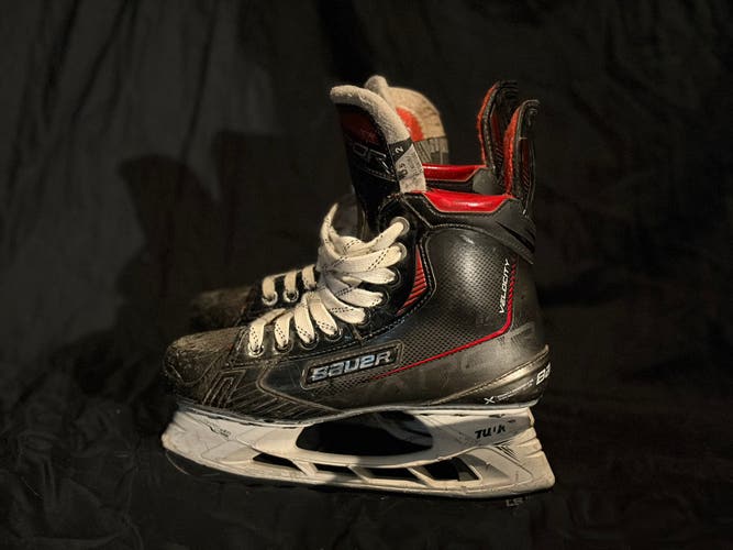 Black 2021 Bauer S21 Vapor Velocity (SMU) Hockey Skates Regular Width Size 5.5 (Used)