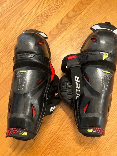 Intermediate Bauer Vapor Hyperlite 13" Shin Pads (Used)