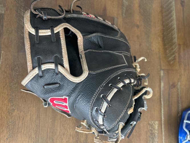 Wilson A2000 RH Catcher's Baseball Glove 33.5" (Used)