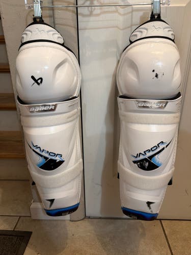 Senior Bauer Vapor Flylite 15" Shin Pads (Used)