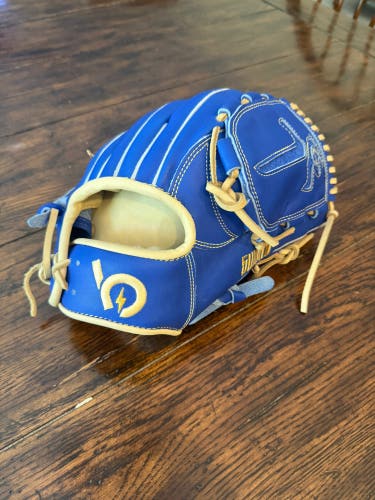 Bauer Outage RHP “Breeze” Baseball Glove 12" (New)