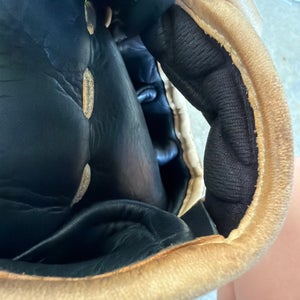 Wilson A2000 RH Infield Baseball Glove 11.5" (Used)