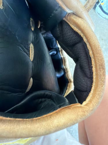 Wilson A2000 RH Infield Baseball Glove 11.5" (Used)