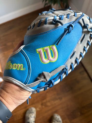 Wilson A2000 RH Catcher's Softball Glove 34" (New)