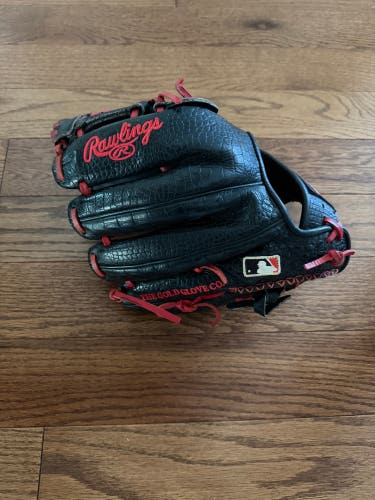 2023 Rawlings Heart of the Hide RH Pitcher's Baseball Glove 11.75" (Used)
