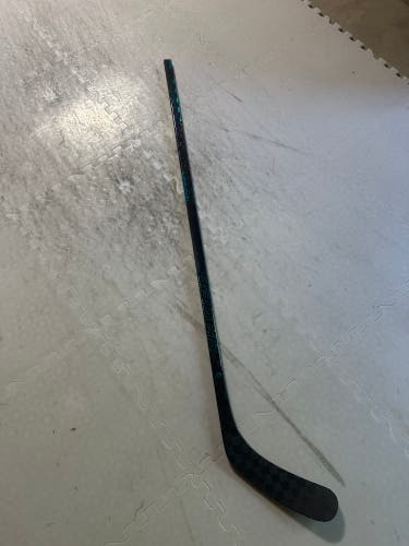 Intermediate Bauer Twitch Left Hand Hockey Stick P92 50 Flex (Used)