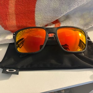 Unisex Oakley Sunglasses (New) $174 retail