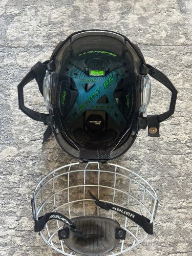 Medium Bauer Re-Akt 85 Helmet (Used)