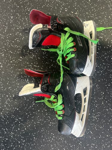 Bauer Vapor X700 Hockey Skates Size 1 (Used)