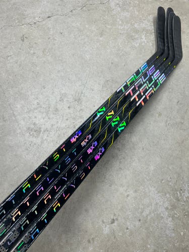4 PACK 85 Flex P88M Senior True Catalyst 9x3 Left Hand Hockey Stick Pro Stock (New)