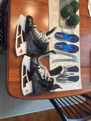 Black 2024 Bauer Supreme M50 Pro Hockey Skates Regular Width 6 (New)