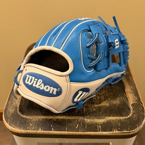 NWT  Wilson A2000 Baseball Glove 11.5" *RHT