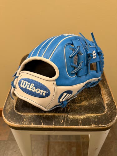 NWT Wilson A2000 Baseball Glove 11.5" *RHT