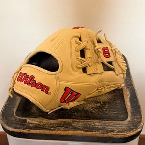 NWT Wilson A2000 Baseball Glove 11.5" *RHT*