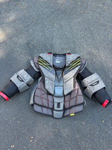 Large Bauer Hyperlite Goalie Chest Protector (Used)