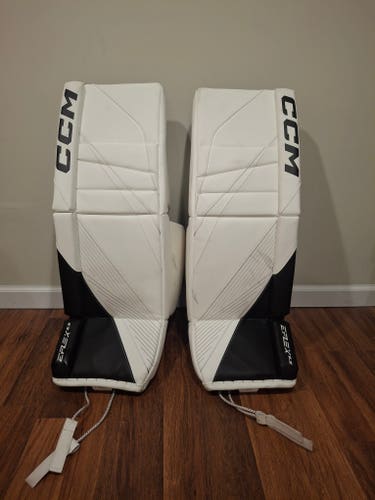 33" CCM EFlex 6.9 Goalie Leg Pads (Used)