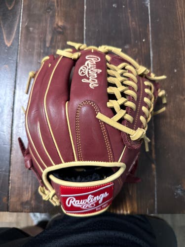Rawlings Sandlot Series RH Pitcher's Baseball Glove 11.75" (Used)