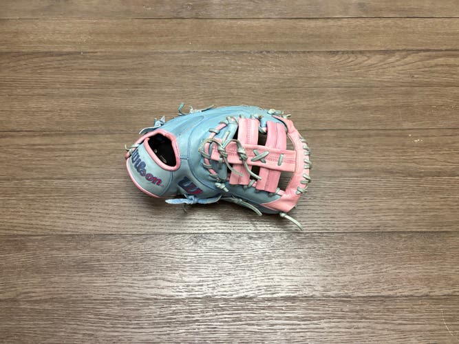 Wilson A2000 1679 12.5"  First Base Mitt