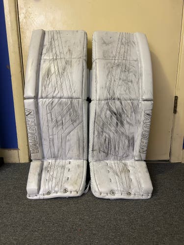 31" Vaughn Pro V Elite Goalie Leg Pads (Used)