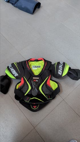 Large Junior Bauer Vapor X2.9 Shoulder Pads (New)