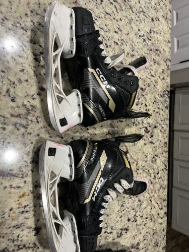 Black 2022 CCM Tacks AS-570 Hockey Skates Regular Width Size 5 (Used)