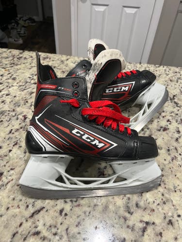 Black CCM JetSpeed FT440 Hockey Skates Regular Width Size 4 (Used)