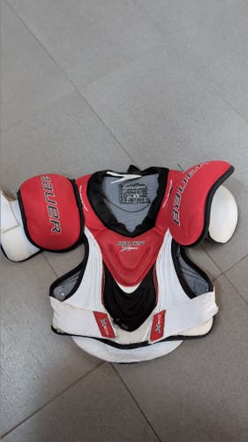 Medium Junior Bauer Vapor X800 Shoulder Pads (Used)