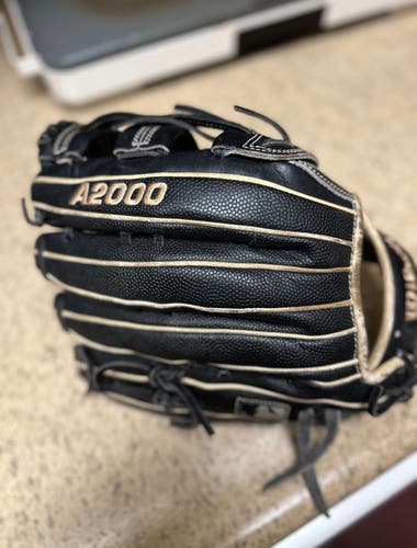 Wilson A2000 RH Outfield Baseball Glove 12.75" (Used)