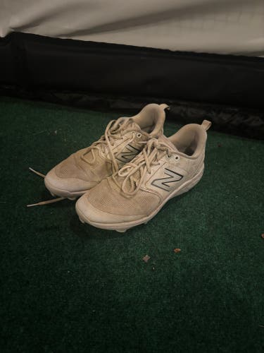 White Men's Size M 8.5 (W 9.5) New Balance 3000v6 Molded Cleats (Used)