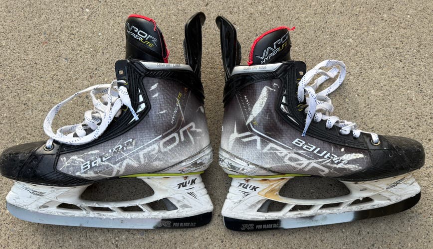 Bauer Vapor Hyperlite Hockey Skates Regular Width 9.5 (Used) with JRZ DLC Black Steel