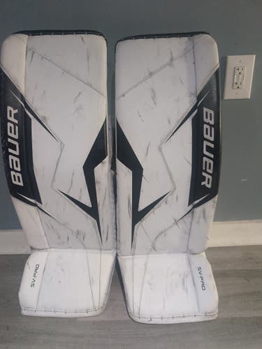 Medium 2025 Bauer Sv-Pro Goalie Leg Pads (Used)
