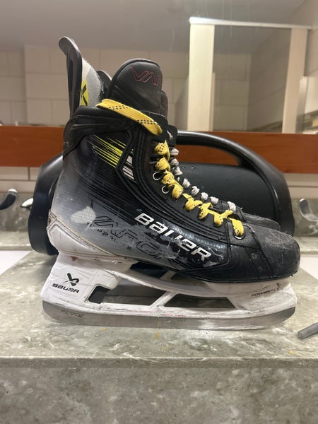 Black/Gray 2023 Bauer Vapor Hyperlite 2 Hockey Skates Regular Width 8 (Used)
